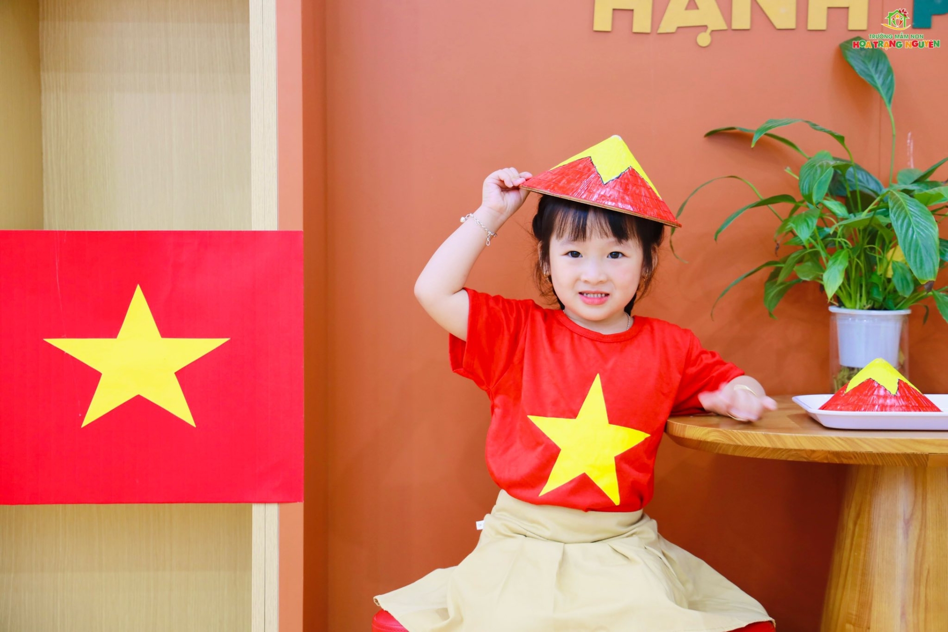 Rực rỡ sắc đỏ tự hào Việt Nam tại Hoa Trạng Nguyên